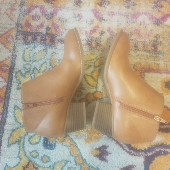 Old navy booties - Picture 2 of 4